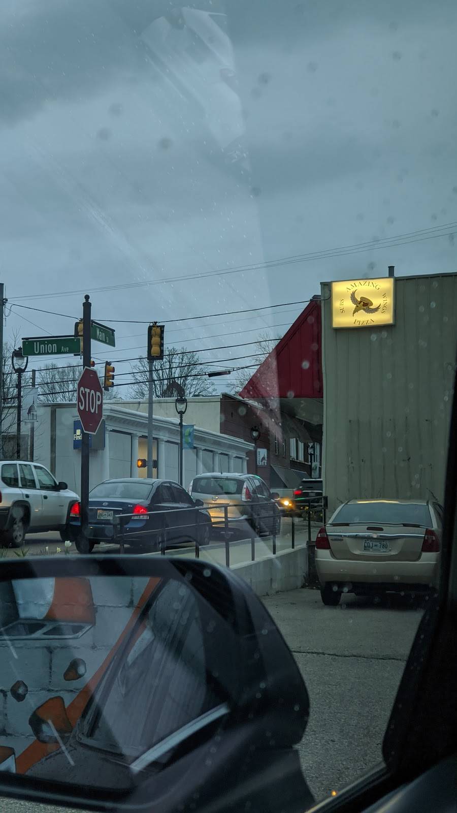 Amazing Pizza and Wings | restaurant | 103 W Main St, Henderson, TN 38340, USA | 7314351494 OR +1 731-435-1494