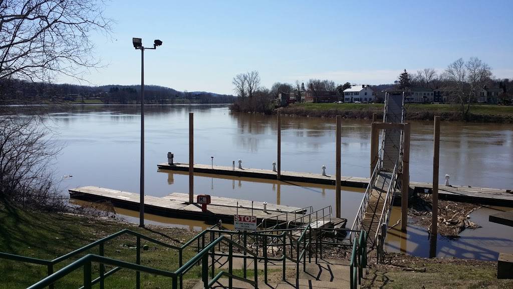 The Marietta Harbor | restaurant | 1 W Butler St, Marietta, OH 45750, USA | 7403717600 OR +1 740-371-7600