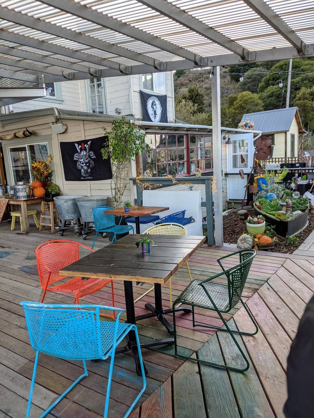 Black Star Pirate BBQ | restaurant | 1900 Stenmark Dr, Richmond, CA 94801, USA | 4155178080 OR +1 415-517-8080