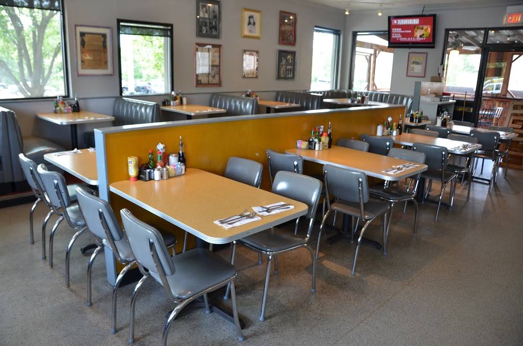 Noshville Delicatessen | restaurant | 4014 Hillsboro Cir, Nashville, TN 37215, USA | 6152693535 OR +1 615-269-3535