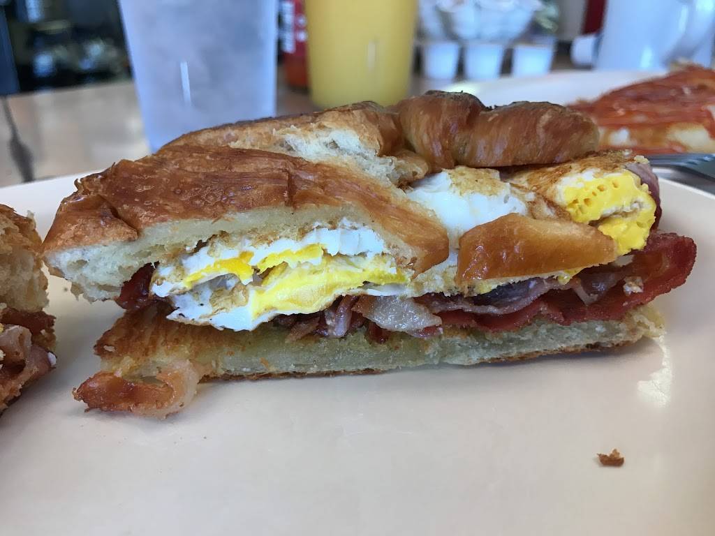 Belmont Snack Shop | restaurant | 3407 W Belmont Ave, Chicago, IL 60618, USA | 7732936100 OR +1 773-293-6100