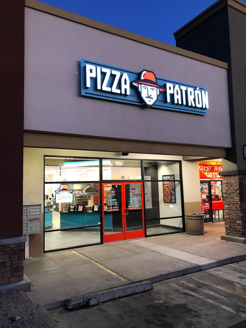 Pizza Patrón McDowell | restaurant | 4239 W McDowell Rd Suite 28, Phoenix, AZ 85009, USA | 6022376390 OR +1 602-237-6390