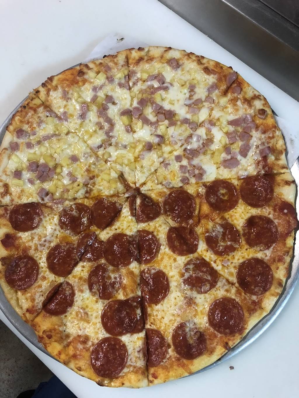 7-Mile Pizzeria | restaurant | 2264 Overseas Hwy, Marathon, FL 33050, USA | 3057437200 OR +1 305-743-7200