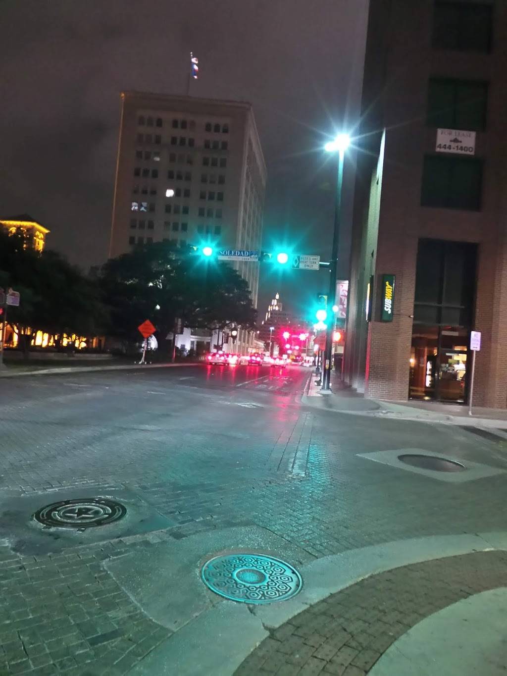 Subway Restaurants | restaurant | Riverview Tower, 111 Soledad #105, San Antonio, TX 78205, USA | 2102129534 OR +1 210-212-9534