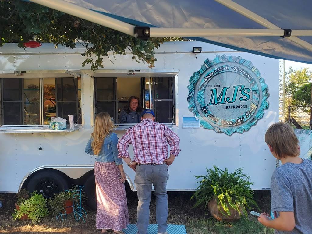 MJs Back Porch | restaurant | 402 N College Ave, Eastland, TX 76448, USA | 2546319026 OR +1 254-631-9026