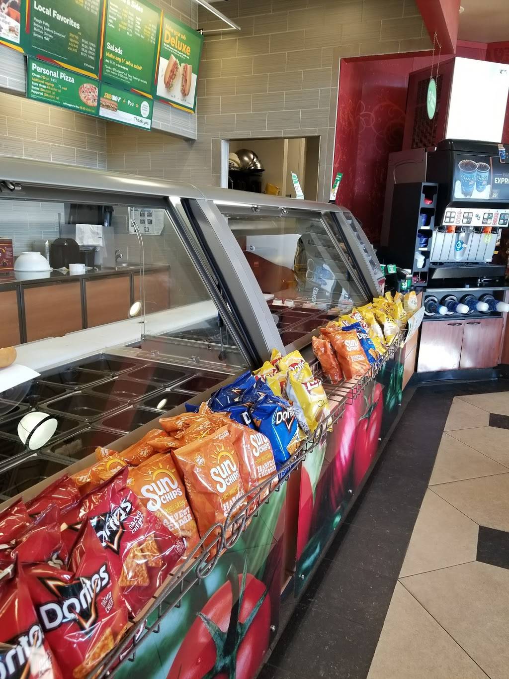 Subway Restaurants | restaurant | 111 North Cove Terrace, Oxon Hill, MD 20745, USA | 3015674614 OR +1 301-567-4614