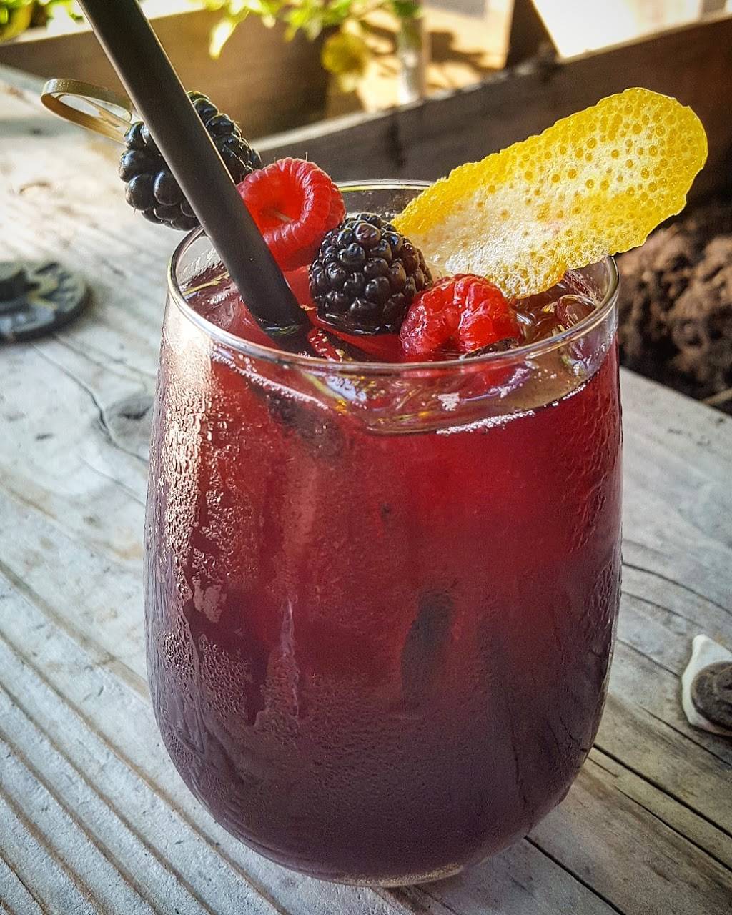 The Six Chow House | restaurant | 23536 Calabasas Rd, Calabasas, CA 91302, USA | 8182226969 OR +1 818-222-6969