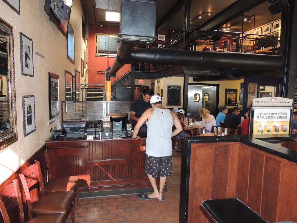 BJs Restaurant & Brewhouse | restaurant | 106 Main St, Newport Beach, CA 92661, USA | 9496757560 OR +1 949-675-7560