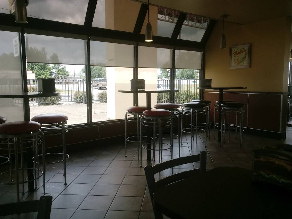 Hardees | restaurant | 589 IN-39 Bypass, Martinsville, IN 46151, USA | 7653425811 OR +1 765-342-5811