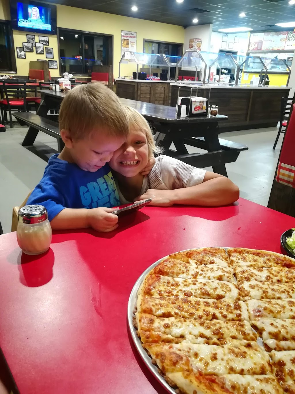 Johnnys Pizza House | restaurant | 5857 Hwy 167, Winnfield, LA 71483, USA | 3182094530 OR +1 318-209-4530