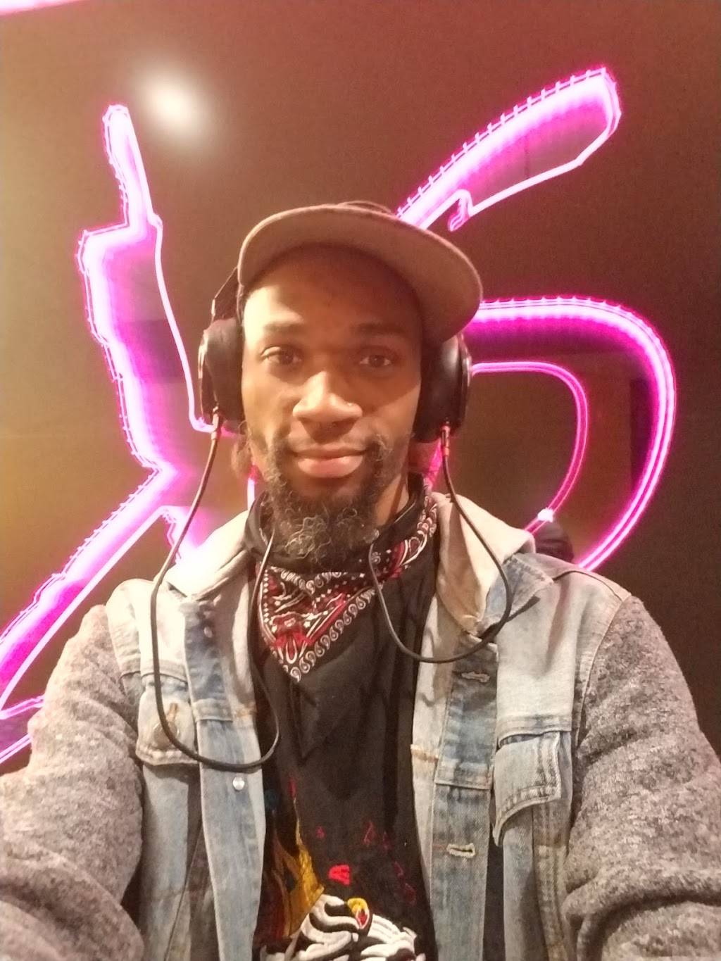 Preston Crossing 16 | meal takeaway | 9700 Preston Crossing Blvd, Louisville, KY 40229, USA | 5029619700 OR +1 502-961-9700