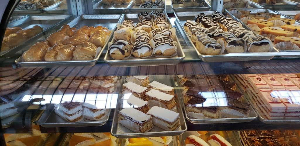 Tres Monitos Bakery | bakery | 5374 W 12th Ave, Hialeah, FL 33012, USA | 3055561321 OR +1 305-556-1321