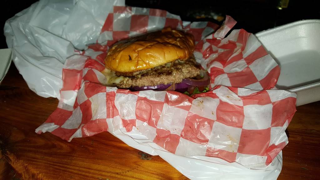 Regulators Sports Bar & Grill | restaurant | 202 S Ave C, Elgin, TX 78621, USA | 5122856075 OR +1 512-285-6075