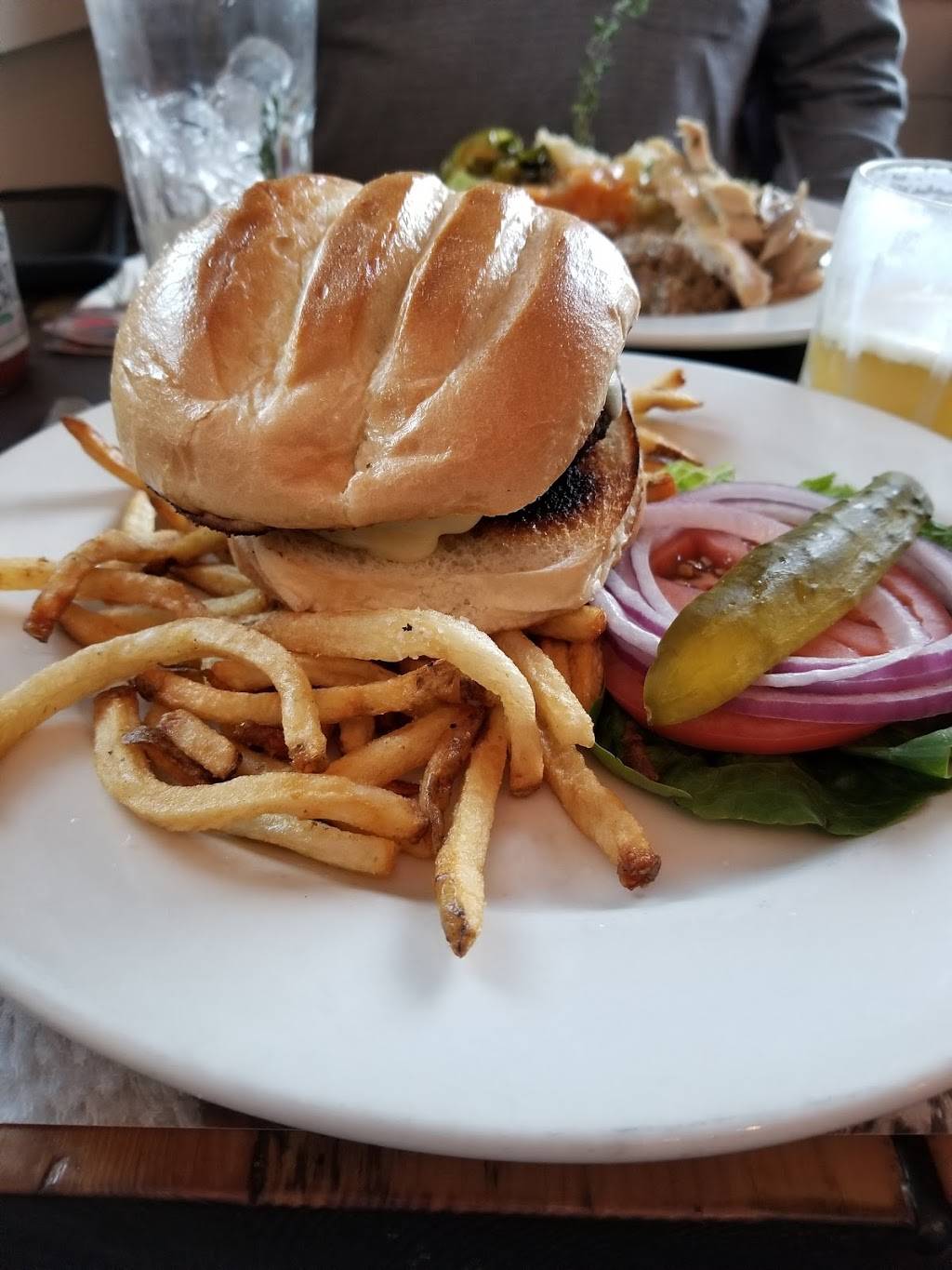 Bitter End | restaurant | 2118 Post Rd, Wells, ME 04090, USA | 2073600904 OR +1 207-360-0904