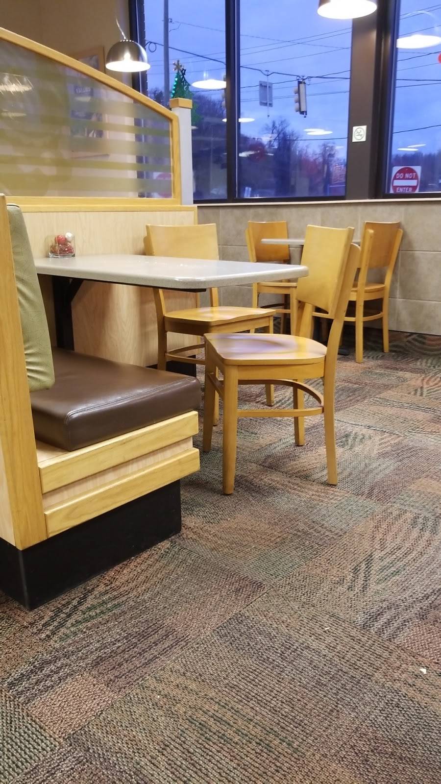 Wendys | restaurant | 1017 W Crawford Ave, Connellsville, PA 15425, USA | 7246283373 OR +1 724-628-3373