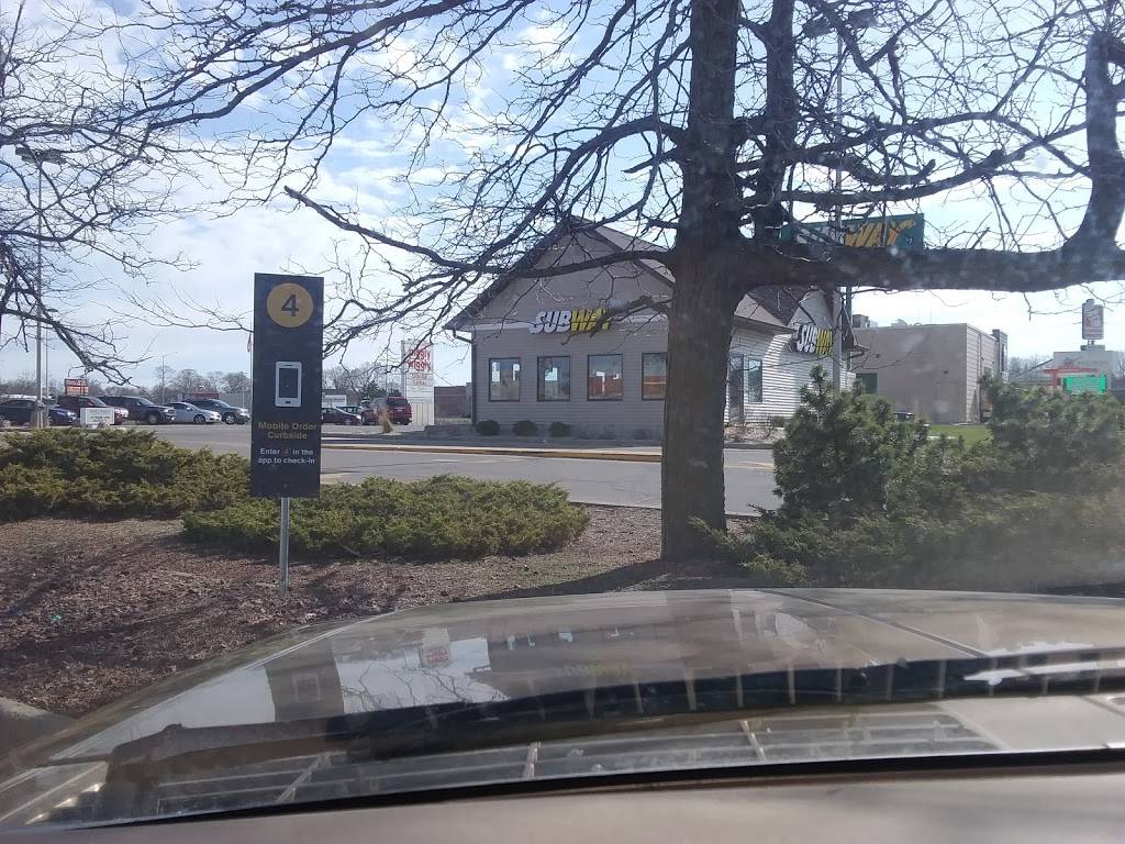 Subway | restaurant | 449 8th St, Monroe, WI 53566, USA | 6083282500 OR +1 608-328-2500