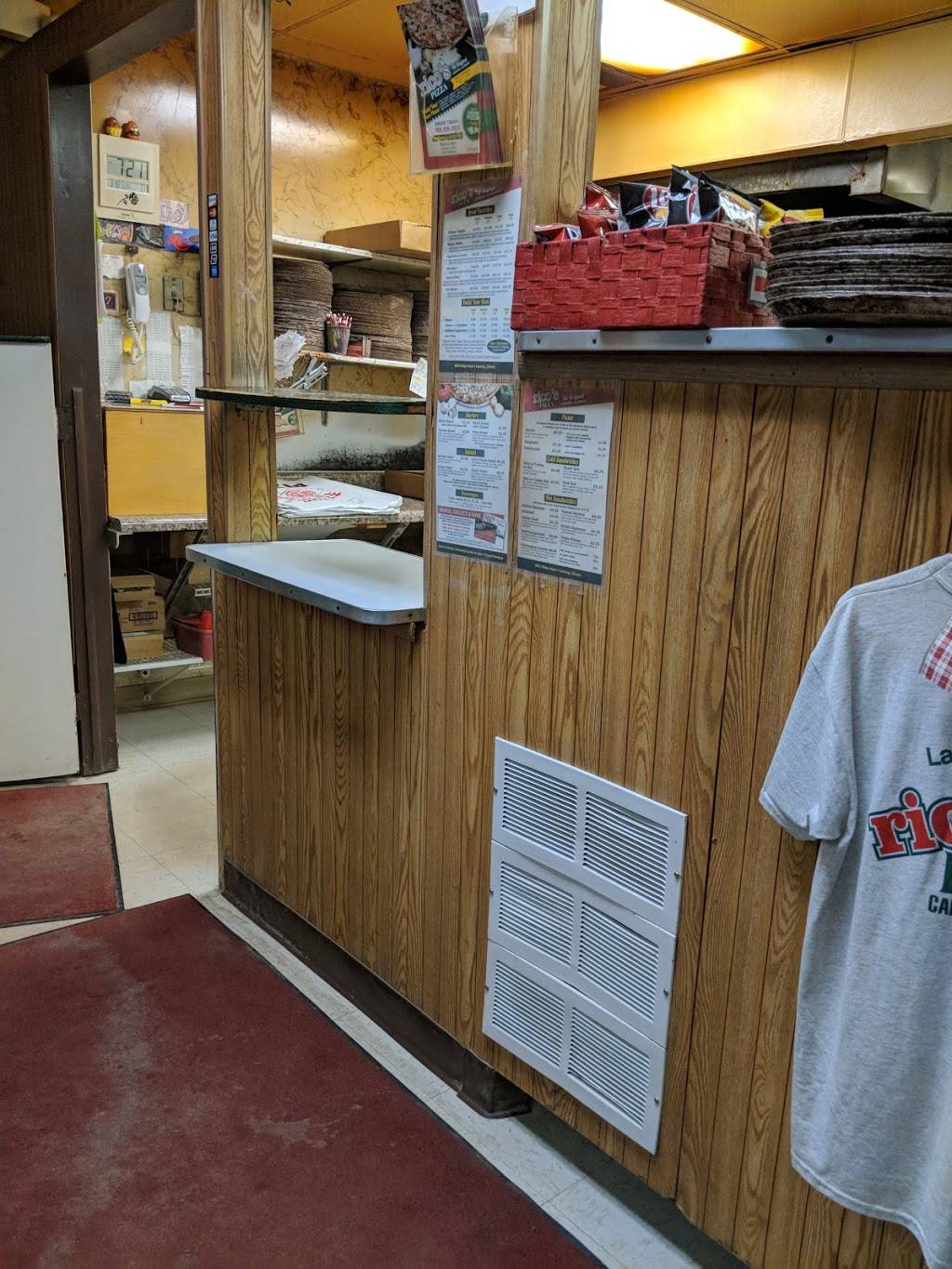 ricos Pizza | restaurant | 3651 Ridge Rd, Lansing, IL 60438, USA | 2199722630 OR +1 219-972-2630