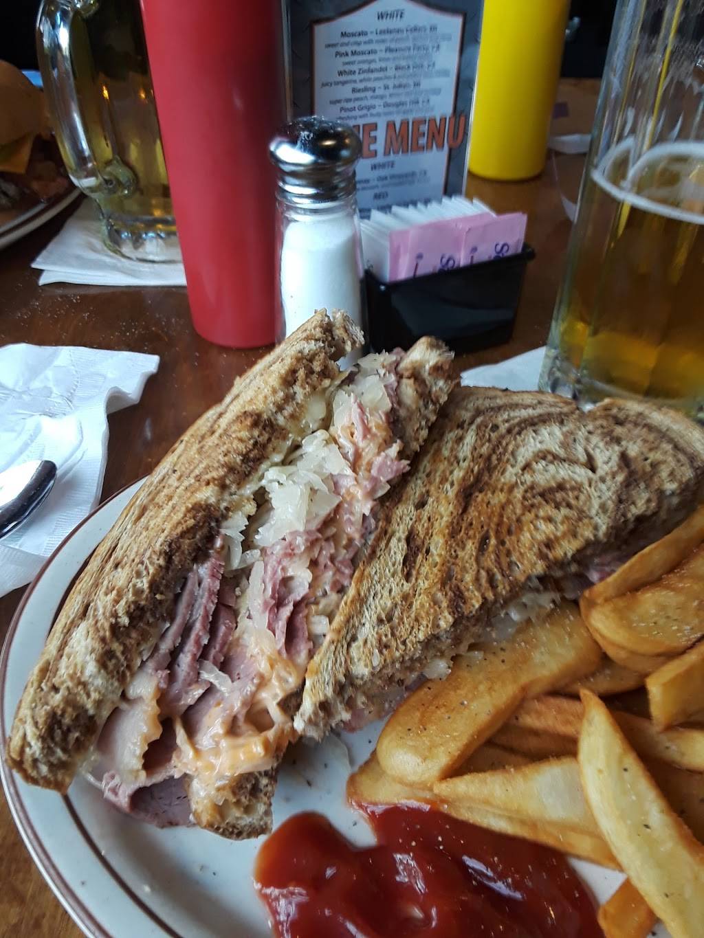 Wild Mikes | restaurant | 22575 Bedford Rd N, Battle Creek, MI 49017, USA | 2697218710 OR +1 269-721-8710