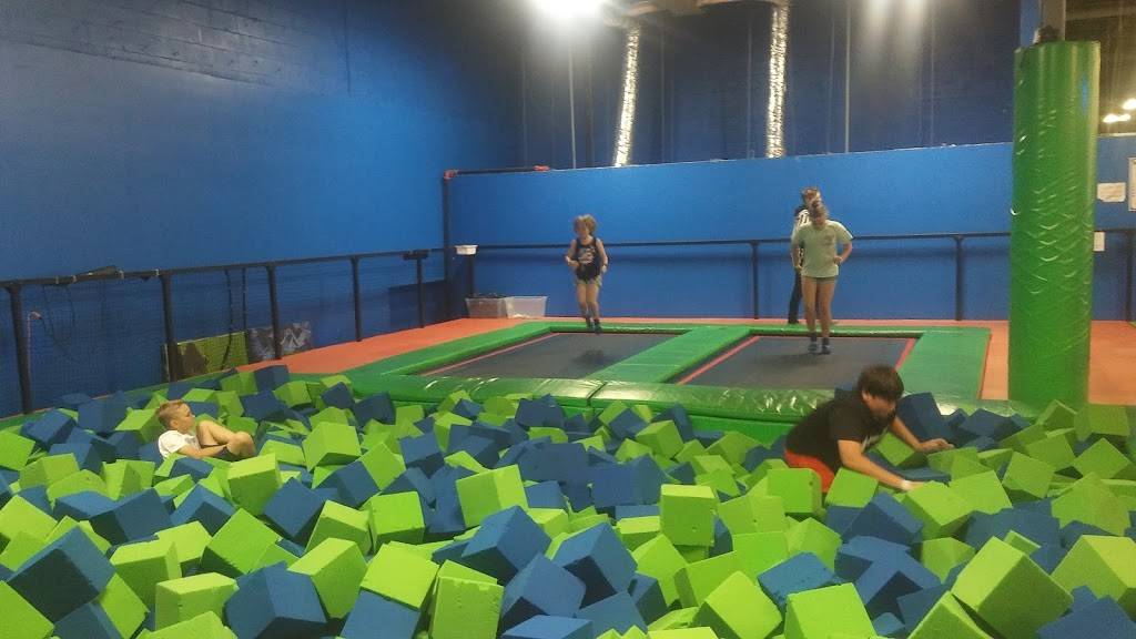 Bravoz Entertainment Center | restaurant | 14985 Old St Augustine Rd, Jacksonville, FL 32258, USA | 9043000070 OR +1 904-300-0070