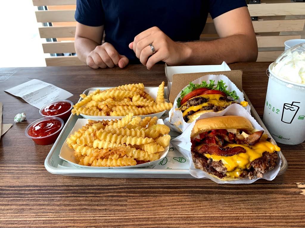 Shake Shack | restaurant | 3030 Washtenaw Ave #107, Ann Arbor, MI 48104, USA | 7344124762 OR +1 734-412-4762
