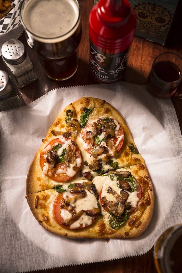 Rockys Bar & Grill | restaurant | 633 Ottawa Ave NW, Grand Rapids, MI 49503, USA | 6163562346 OR +1 616-356-2346