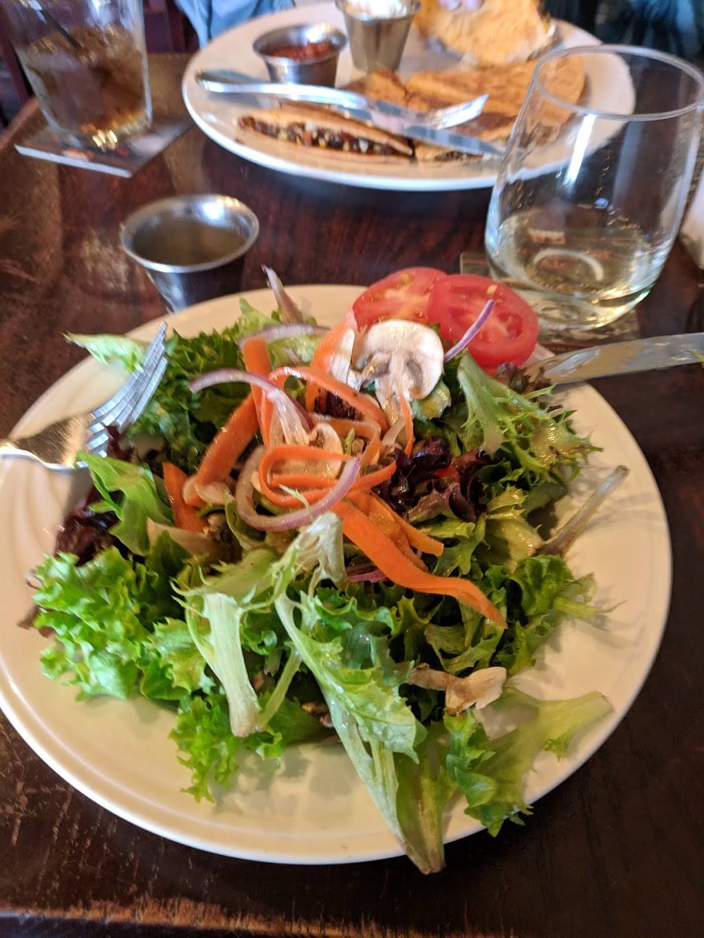 Father Toms Pub | restaurant | 32 N Cedar Ave, Cookeville, TN 38501, USA | 9318549484 OR +1 931-854-9484