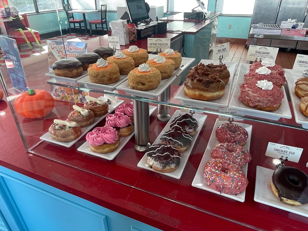 Wicked Donuts | restaurant | 9490 W Lake Mead Blvd, Las Vegas, NV 89134, USA | 7252048615 OR +1 725-204-8615