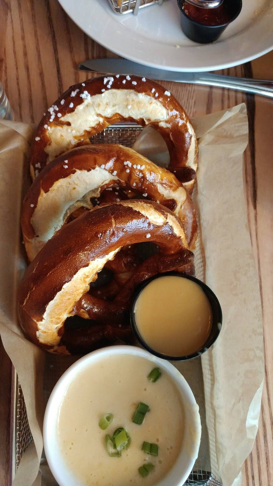 Doubletop Bar & Grill | restaurant | 888 Resorts World Drive, Monticello, NY 12701, USA | 8335869358 OR +1 833-586-9358