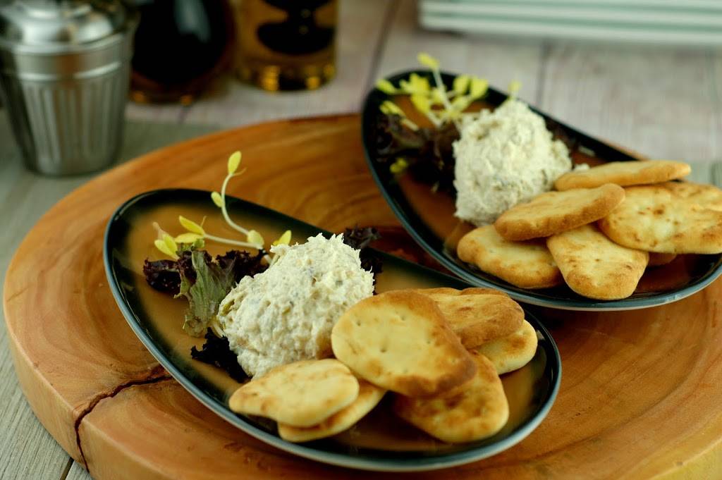 Riviera Bar and Grill | restaurant | 5500 Deltona Dr, Punta Gorda, FL 33950, USA | 9416392633 OR +1 941-639-2633