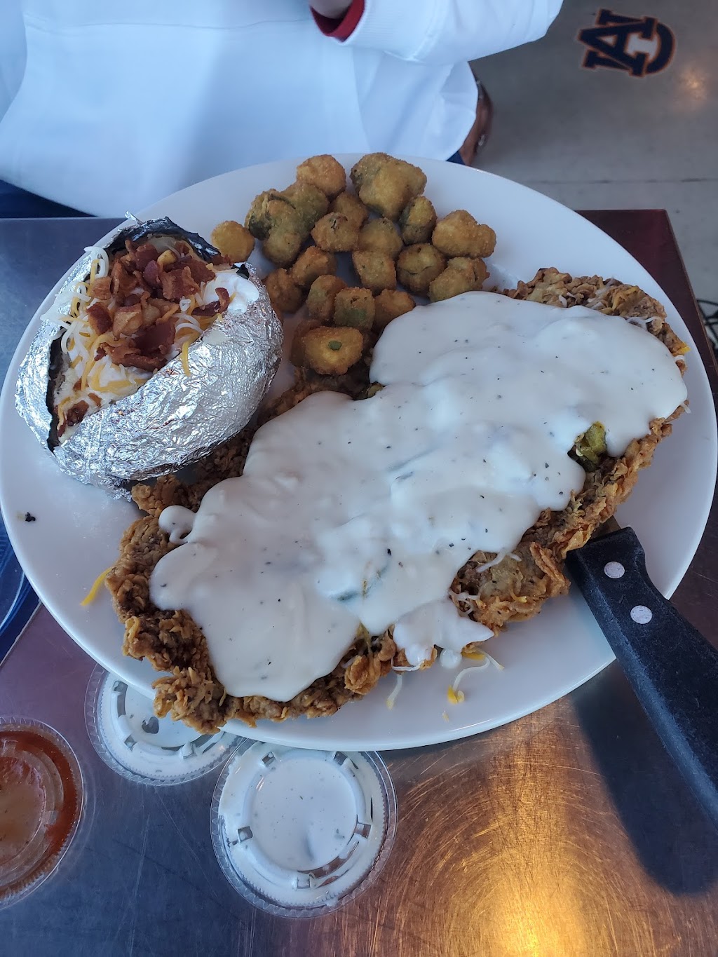 House Divided Restaurant & Sports Grill | restaurant | 7609 Hillside Rd, Amarillo, TX 79119, USA | 8063504377 OR +1 806-350-4377