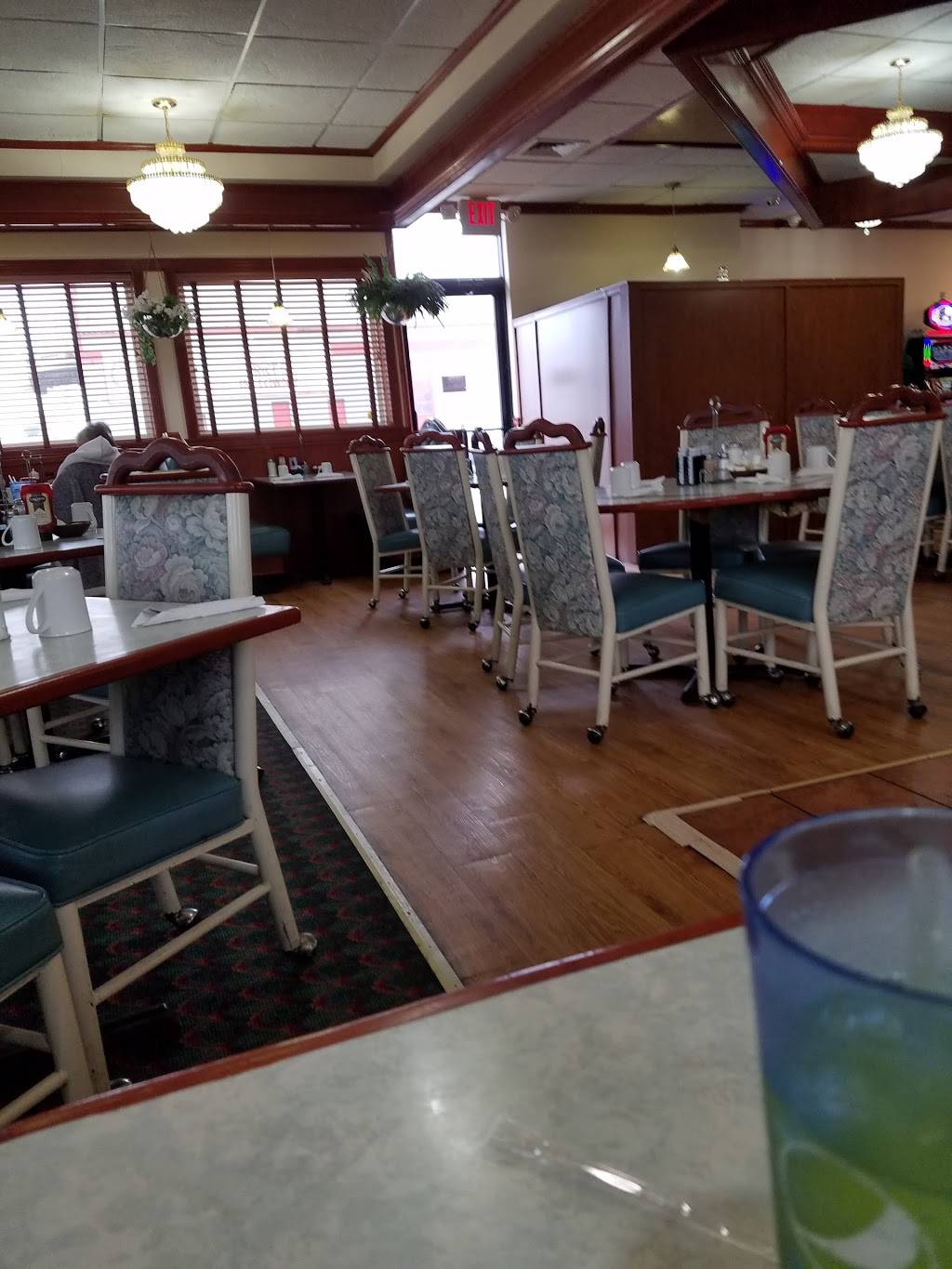 Garden Family Restaurant | restaurant | 696 E Pershing Rd, Decatur, IL 62526, USA | 2178727227 OR +1 217-872-7227