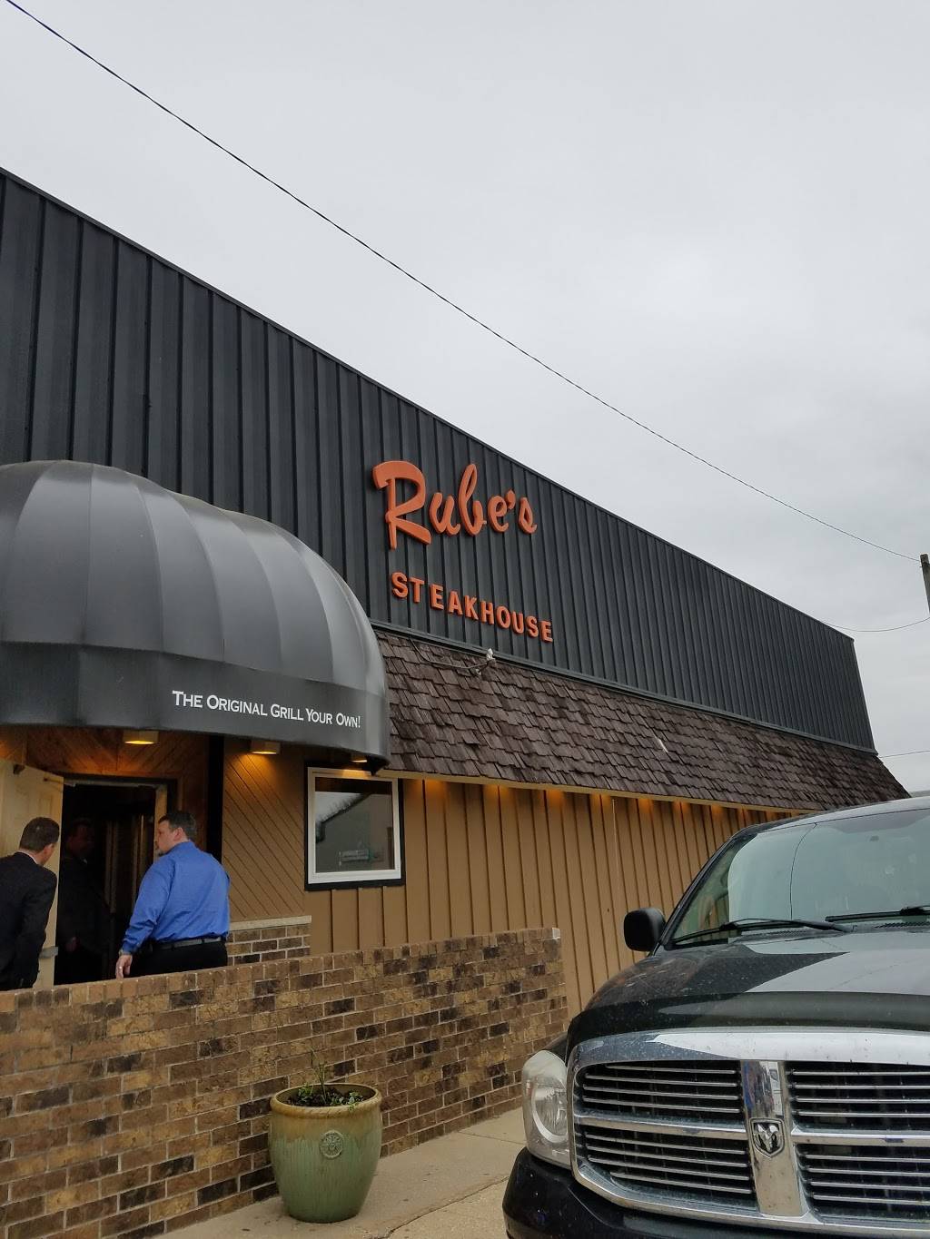 Rubes Steakhouse & Lounge | restaurant | 118 E Elm St, Montour, IA 50173, USA | 6414926222 OR +1 641-492-6222