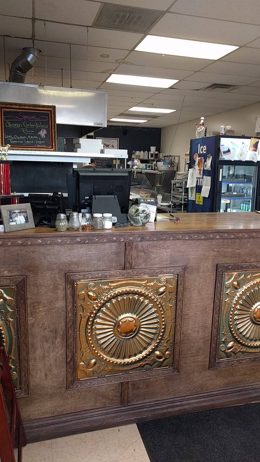 Don Tomassos Italian & American Kitchen | restaurant | 123 W Wyandot Ave, Upper Sandusky, OH 43351, USA | 4192940500 OR +1 419-294-0500