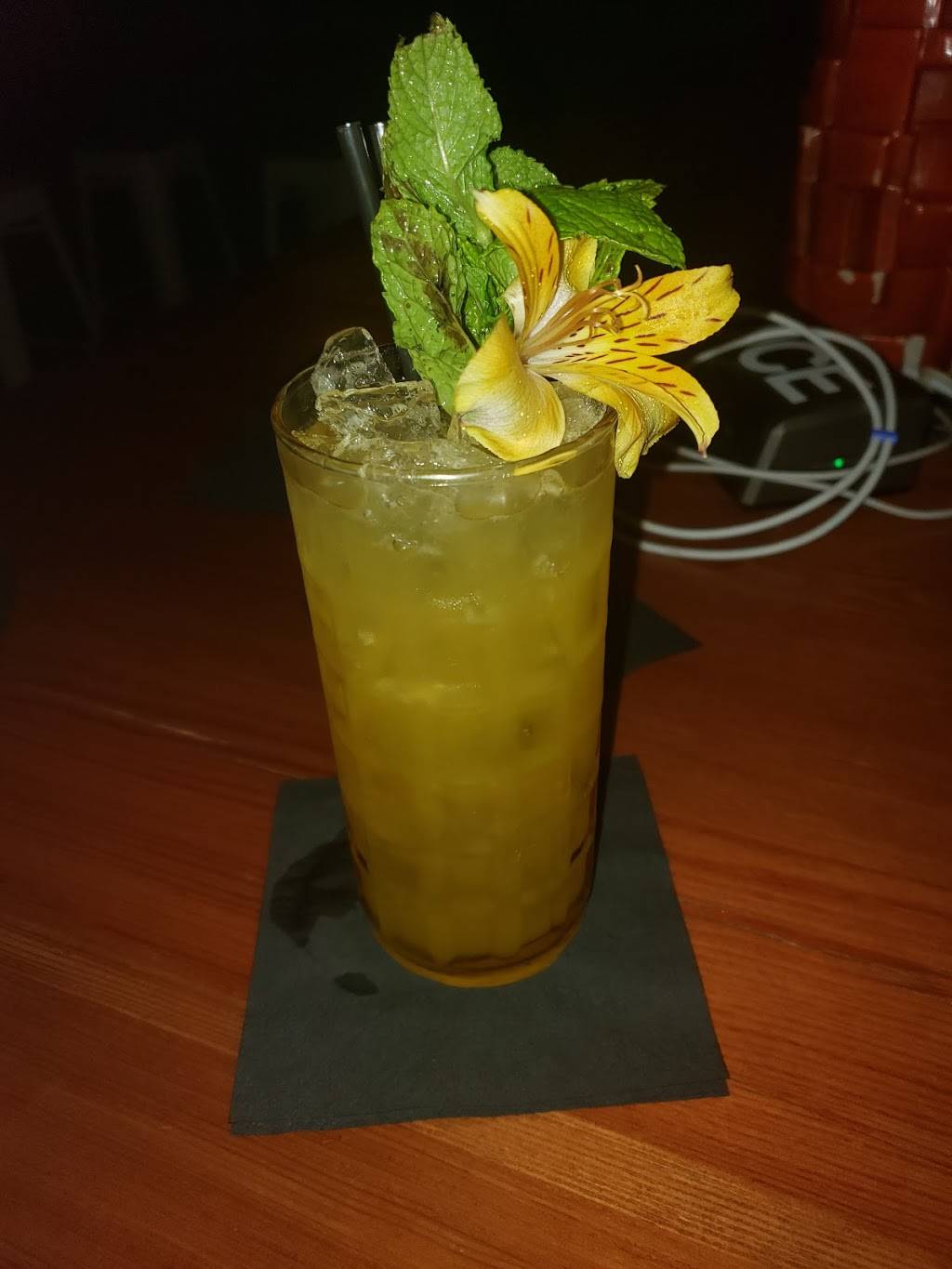 The Collins Bar | restaurant | 2125 2nd Ave N, Birmingham, AL 35203, USA | 2053237995 OR +1 205-323-7995