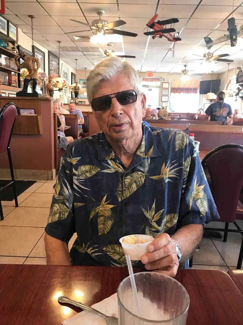 Moms Kitchen | restaurant | 1940 NE 45th St, Fort Lauderdale, FL 33308, USA | 9547767292 OR +1 954-776-7292