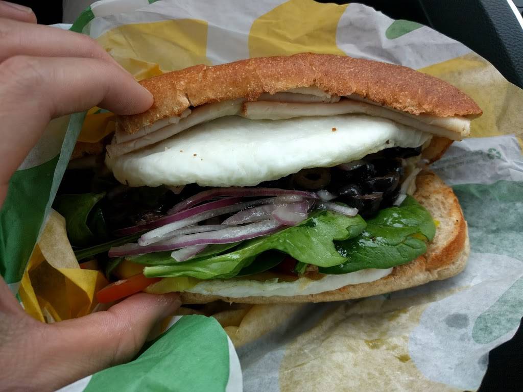 Subway | restaurant | 102 E Arapaho Rd, Richardson, TX 75081, USA | 9722356813 OR +1 972-235-6813