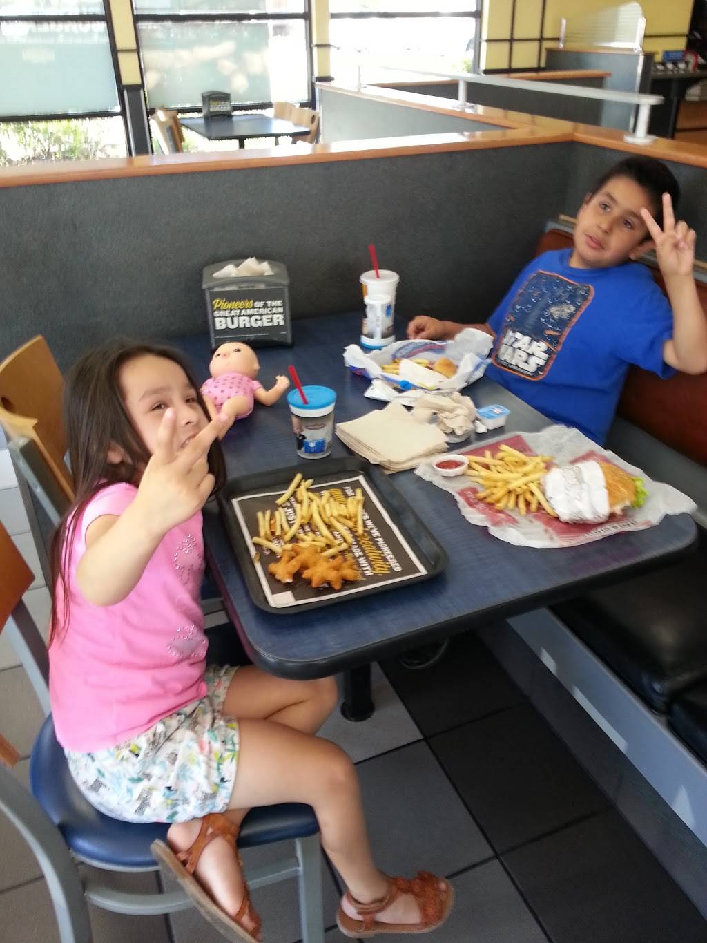 Carls Jr. | restaurant | 611 Douglas Dr, Oceanside, CA 92058, USA | 7609670371 OR +1 760-967-0371