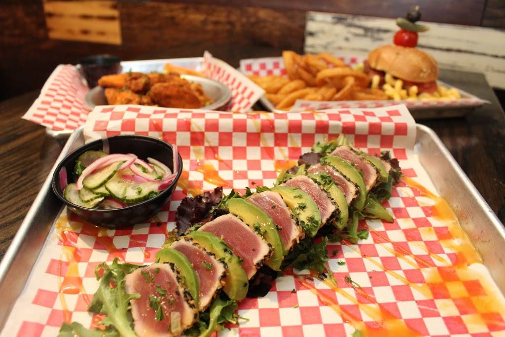 The Social House | restaurant | 435 N Alafaya Trail, Orlando, FL 32828, USA | 4079069001 OR +1 407-906-9001