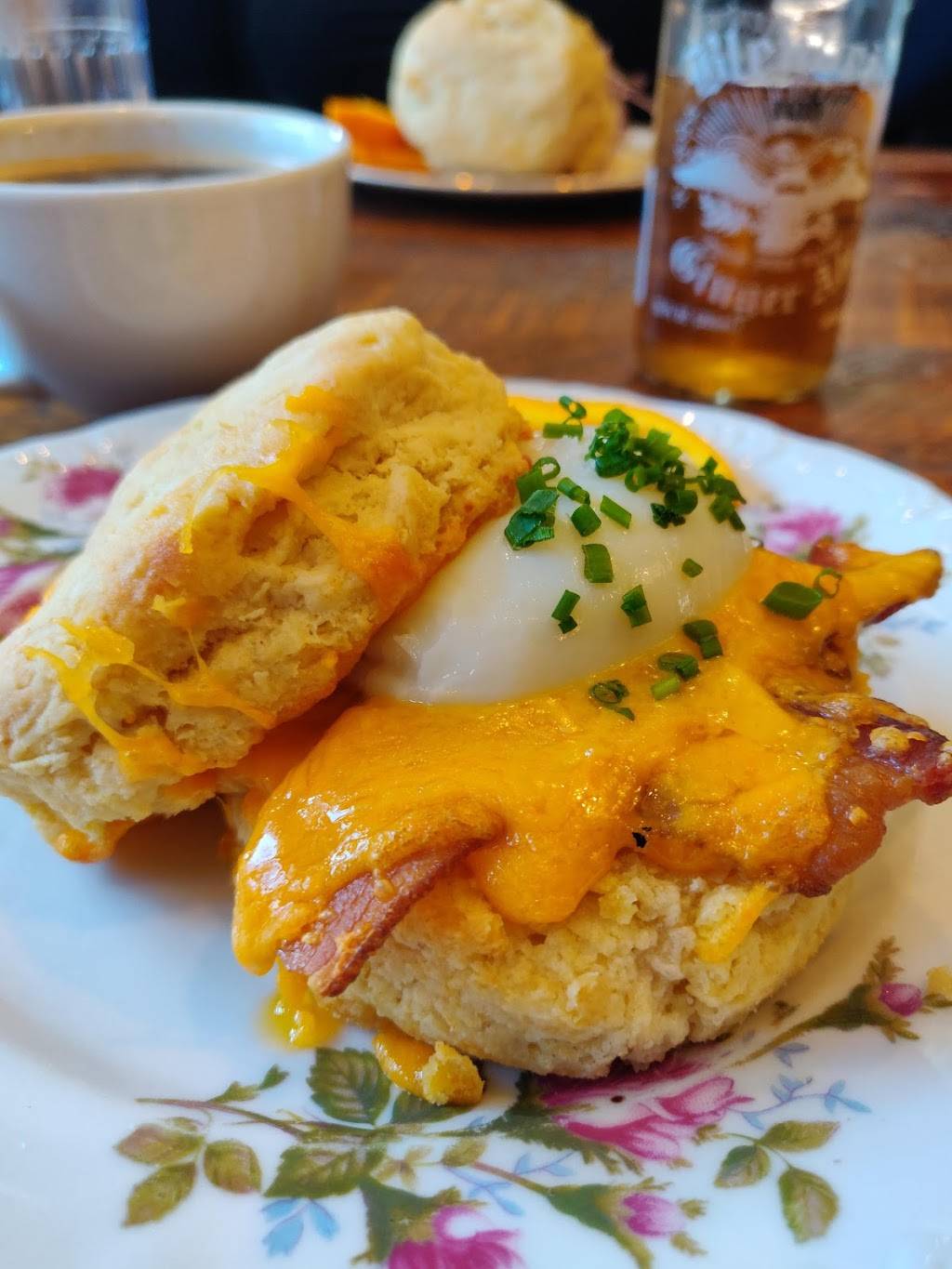 Stomping Ground | restaurant | 2309 Mt Vernon Ave, Alexandria, VA 22301, USA | 7035676616 OR +1 703-567-6616