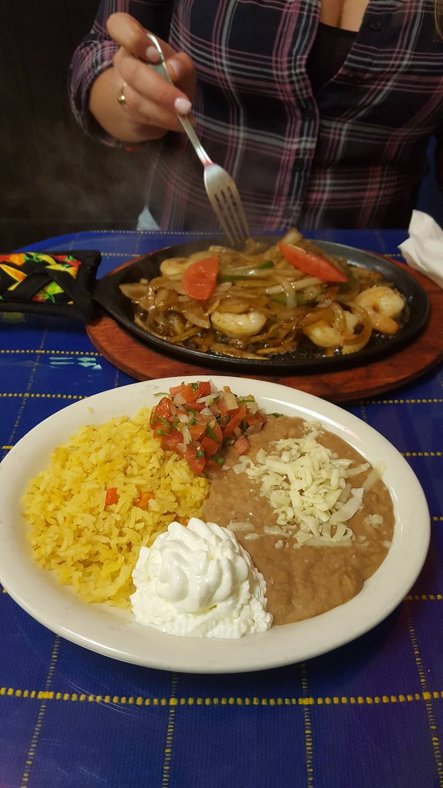 El Maguey | restaurant | 9817 SW 40th St, Miami, FL 33165, USA | 3052071100 OR +1 305-207-1100