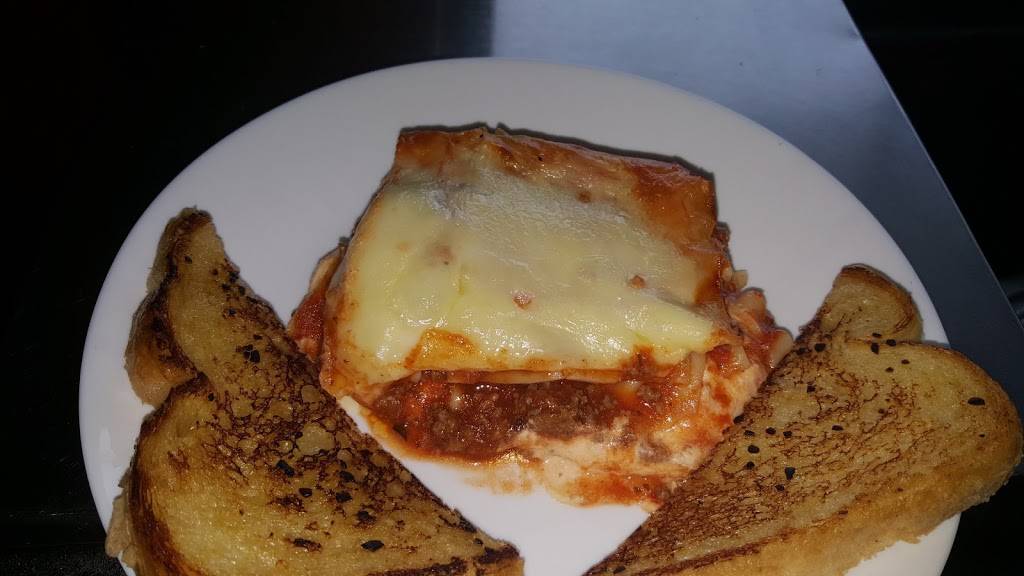 Strohs Tavern | restaurant | 9566 Lake Shore Rd, Angola, NY 14006, USA | 7165490480 OR +1 716-549-0480