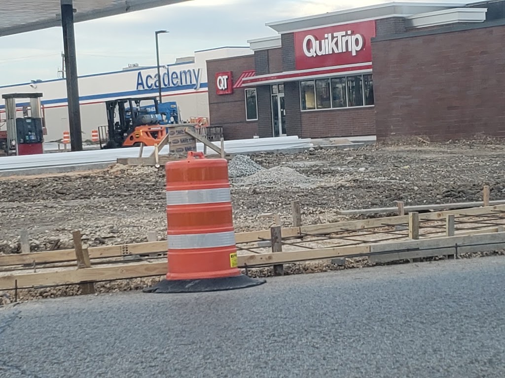 QuikTrip San Antonio Division Office | meal takeaway | 742 Northwest Loop 410 Suite 102, San Antonio, TX 78216, USA | 2103324025 OR +1 210-332-4025