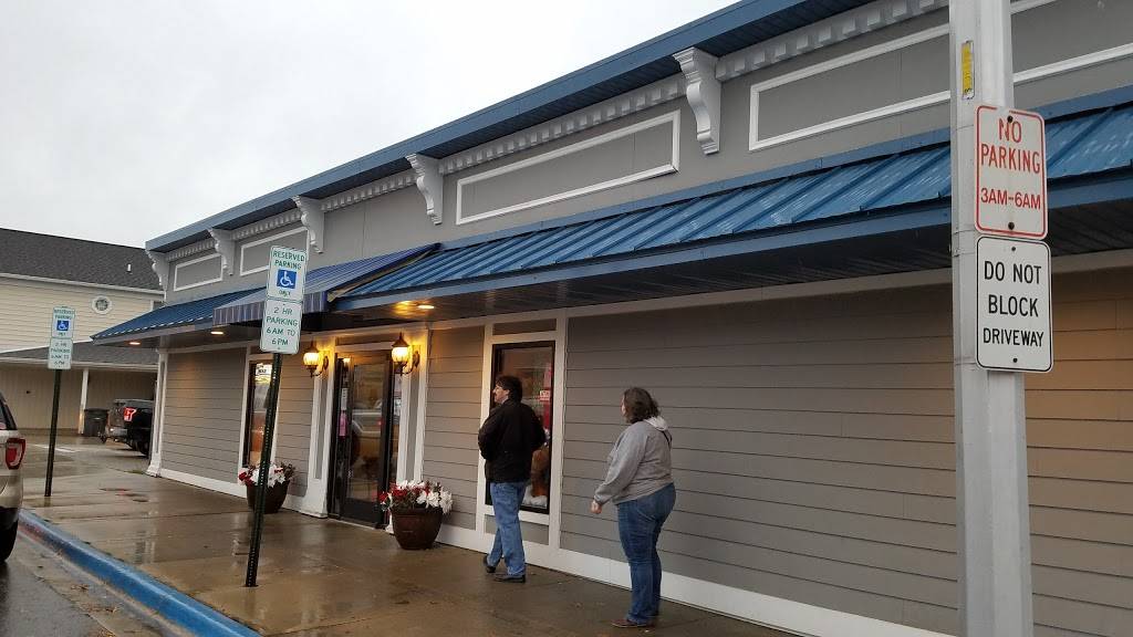 Riviera Restaurant & Cocktail | restaurant | 475 S Water St, Marine City, MI 48039, USA | 8107659030 OR +1 810-765-9030