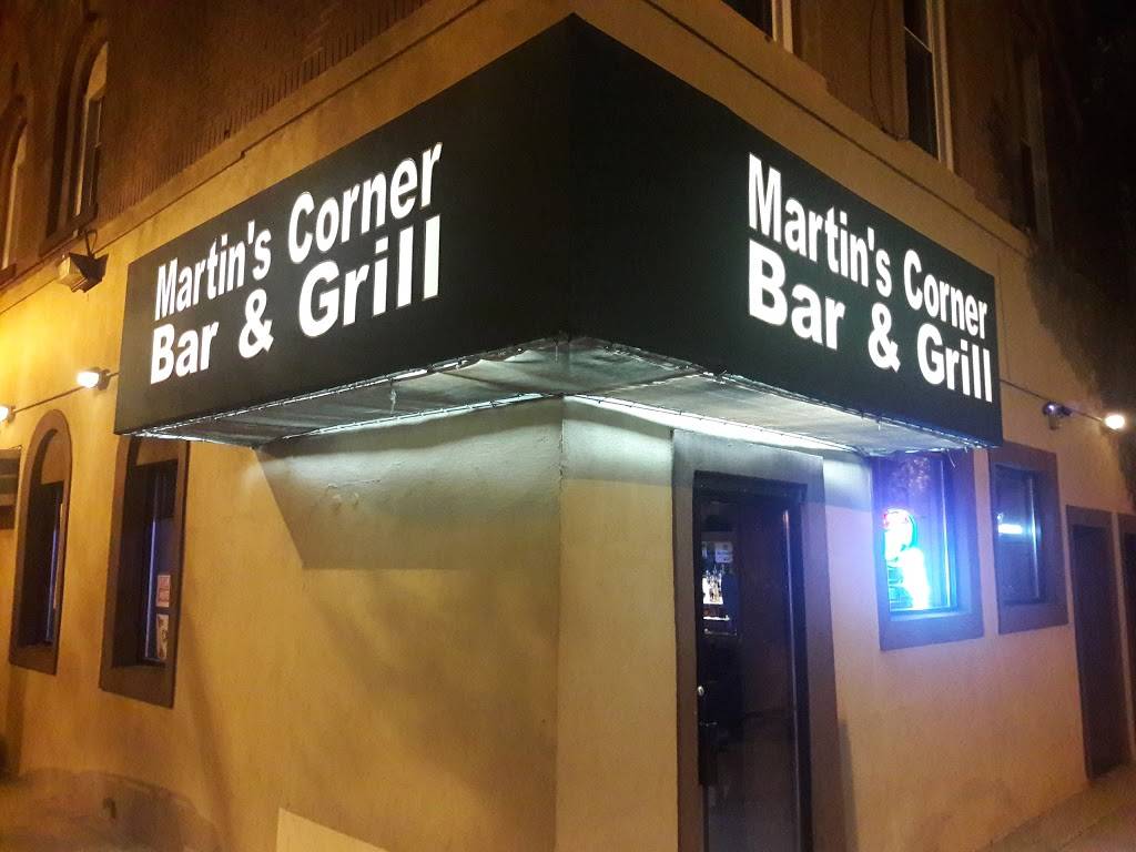 Martins Corner | restaurant | 2058 W 22nd Pl, Chicago, IL 60608, USA | 7738475515 OR +1 773-847-5515