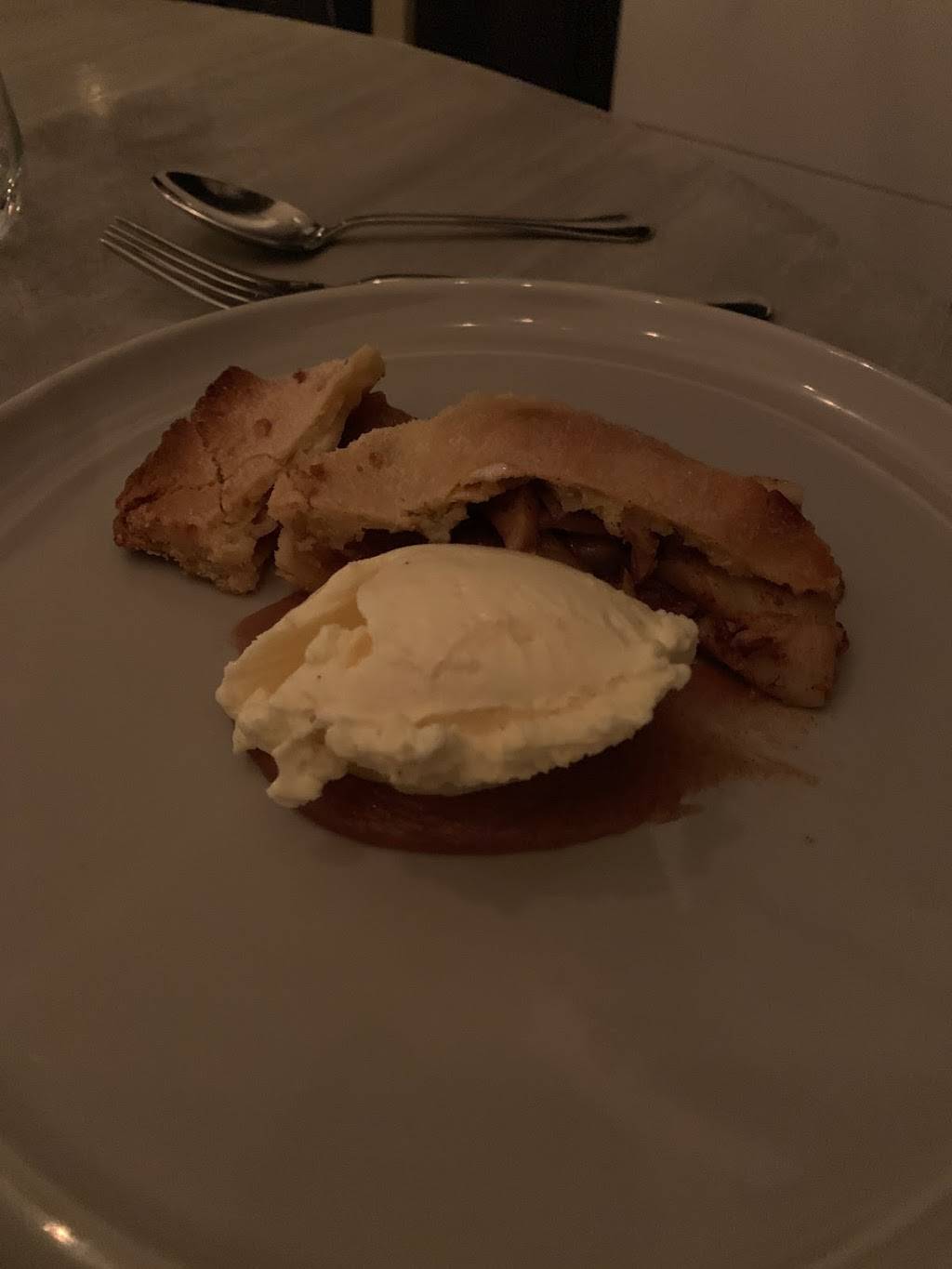 The Cottage | restaurant | 256 Post Rd E, Westport, CT 06880, USA | 2035573701 OR +1 203-557-3701