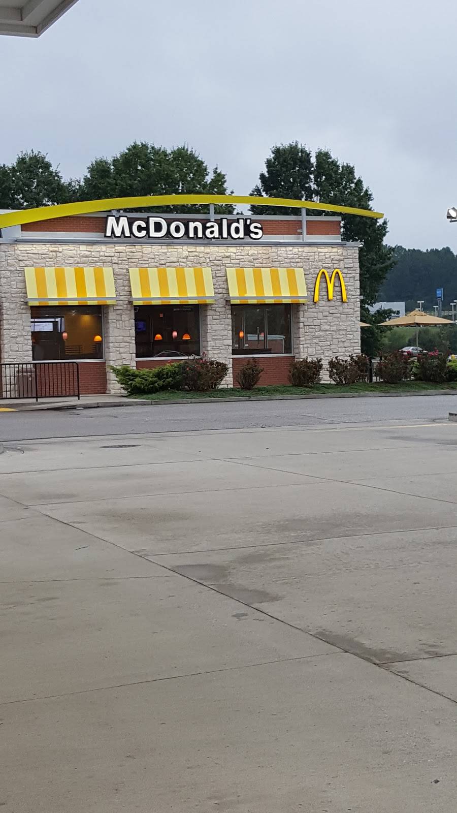 McDonalds | cafe | 312 Hurricane Creek Rd, Hurricane, WV 25526, USA | 3045625977 OR +1 304-562-5977