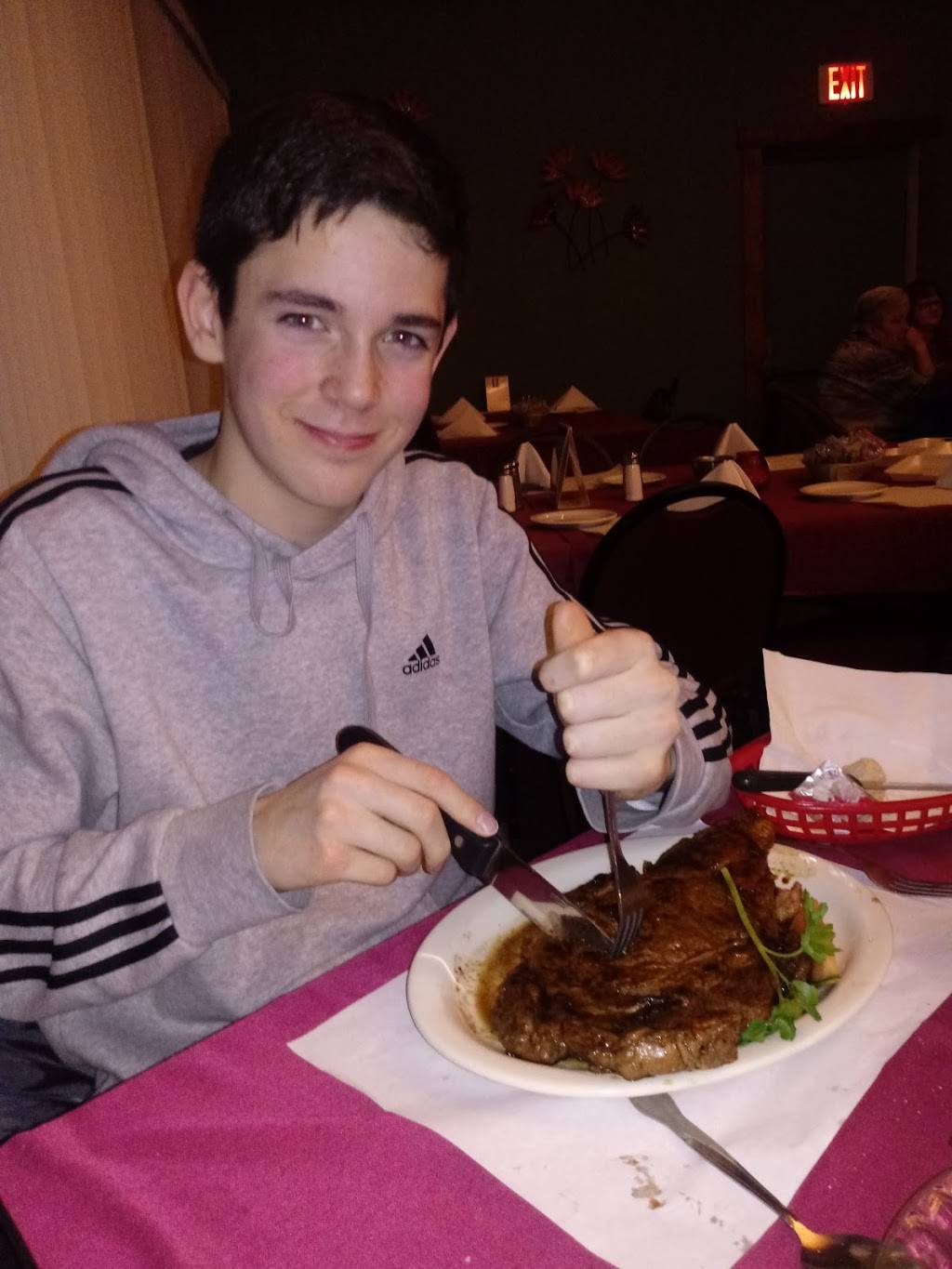 Ziggeys Inn | restaurant | 741 Hoffman Rd, Green Bay, WI 54301, USA | 9203397820 OR +1 920-339-7820