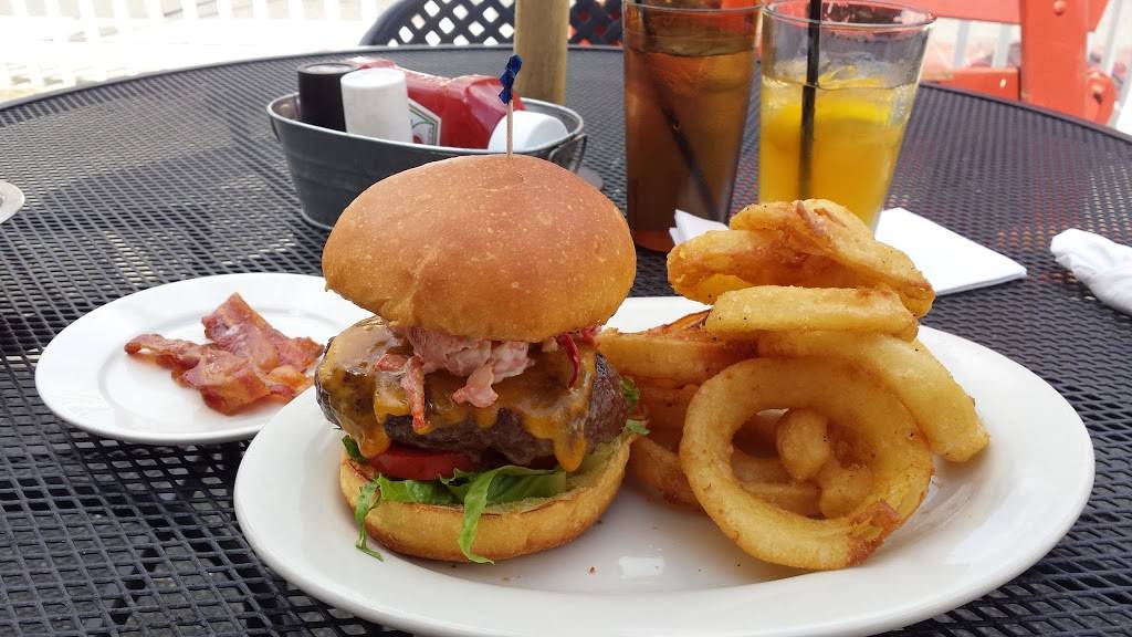 Brodies Seaport | restaurant | 215 Derby St, Salem, MA 01970, USA | 9785948490 OR +1 978-594-8490