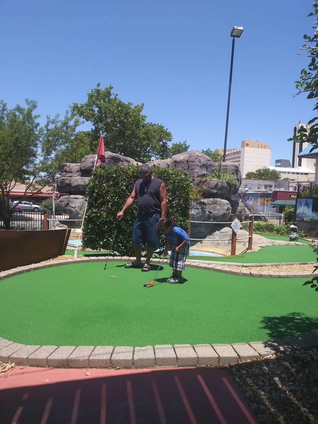 Pirates Paradise Mini Golf | meal takeaway | 2109 Pacific Ave, Virginia Beach, VA 23451, USA | 7574229822 OR +1 757-422-9822