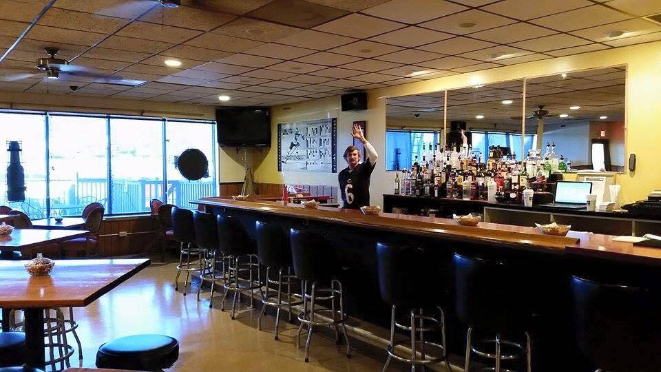 Stuckys Bar & Grille | restaurant | 4000 N Johnsburg Rd, Johnsburg, IL 60051, USA | 8153318050 OR +1 815-331-8050